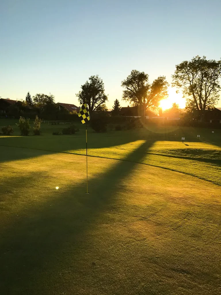 Allgäu Schloßgut Lenzfried Golfplatz Sonnenuntergang